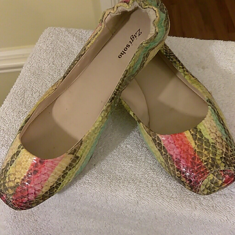 Zigi soho faux snakeskin flats